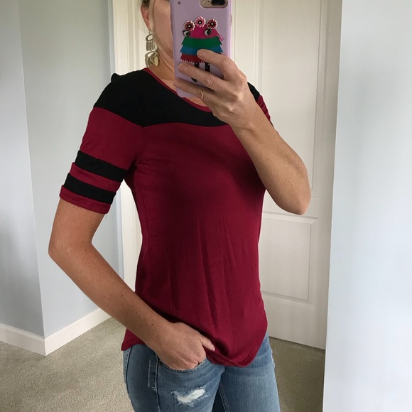 ♥️1 SIZE SMALL♥️Wine & Black Baseball Style Top - Picture 3 of 4